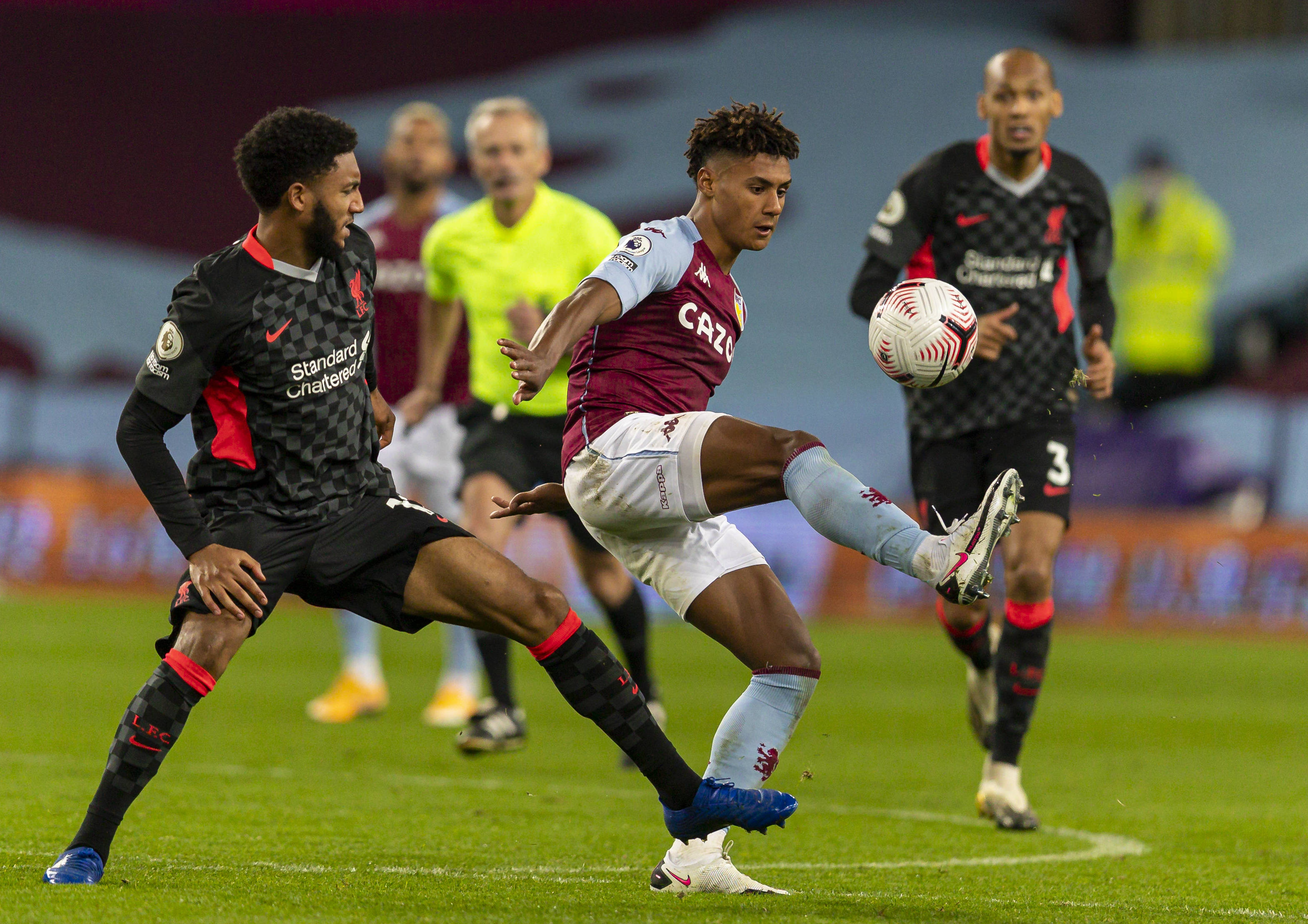 足球员的配 足球员的配